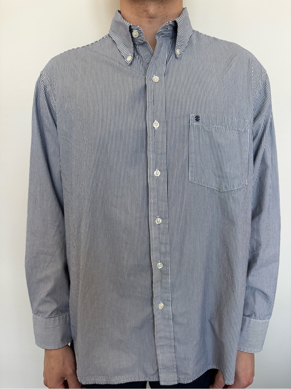 Izod Men's Blue & White Fine-Stripe Button-Down Shirt